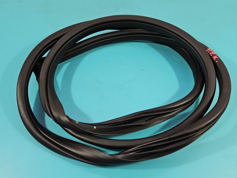 Uszczelka drzwi przód prawa Kia Optima IV 15-20 Uszczelka drzwi przód prawa Kia Optima IV 15-20