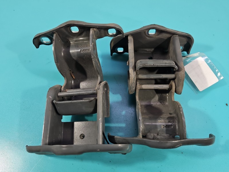 Zawias drzwi tył prawy Renault Trafic III