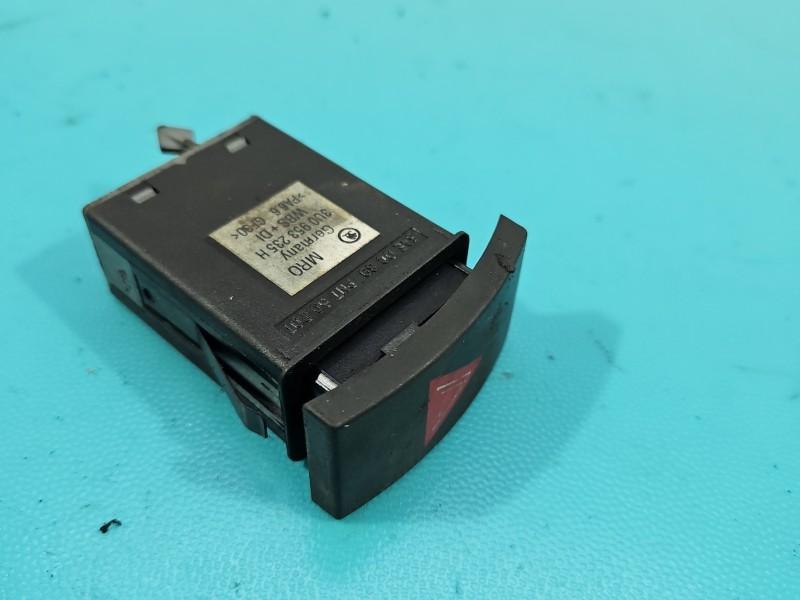 Przełącznik świateł awaryjnych Skoda Superb I 3U0953235H