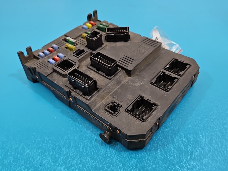 Sterownik moduł BSI, uszkodzone mocowanie Peugeot 407 S120104700K