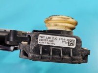 Podnośnik przód lewy Toyota Yaris II 983587-103, 983722-02, 85720-0D10-B 5d HB