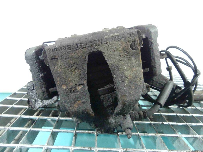 Zacisk przód prawy Alfa romeo 156 2.4 jtd