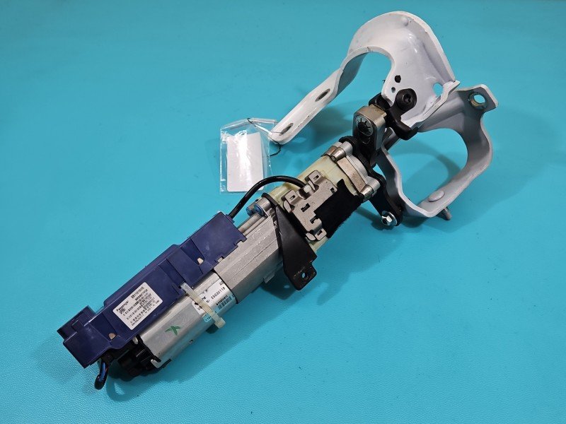 Siłownik klapy prawy teleskop AUDI Q5 08- 8R0827852