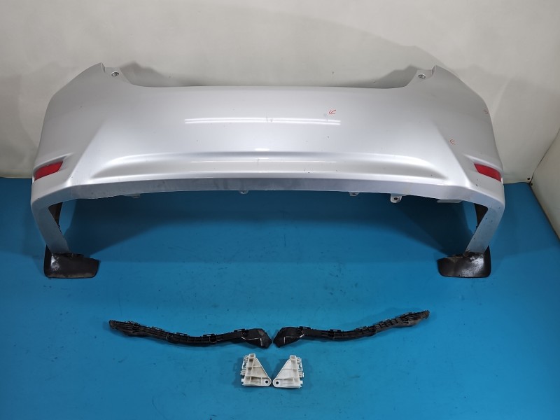 Zderzak tył tylny Toyota Corolla E16 E18 13- sedan 1f7