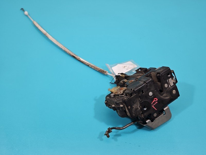 Zamek przód lewy 4B1837015G Audi A6 C5 EUROPA Producent części: Audi, Europejska, 9pin Zamek przód lewy 4B1837015G Audi A6 C5 EUROPA Producent części: Audi, Europejska, 9pin
