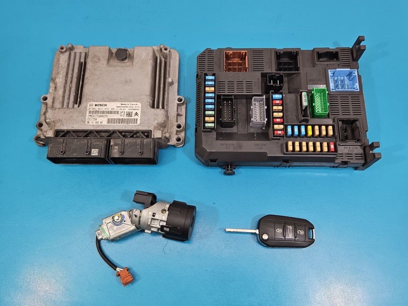 Komputer Sterownik silnika 0281032456, 9814182680 Peugeot 301 1.6 hdi