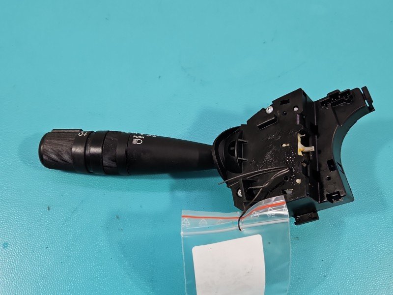 Przełącznik kierunkowskazów świateł Jeep Compass I 06-16 214866153 Przełącznik kierunkowskazów świateł Jeep Compass I 06-16 214866153
