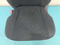 Fotel lewy przód kierowcy Suzuki Swift Mk6 EU 5d Suzuki, Europejska, Regulowany ręcznie, dziury w materiale