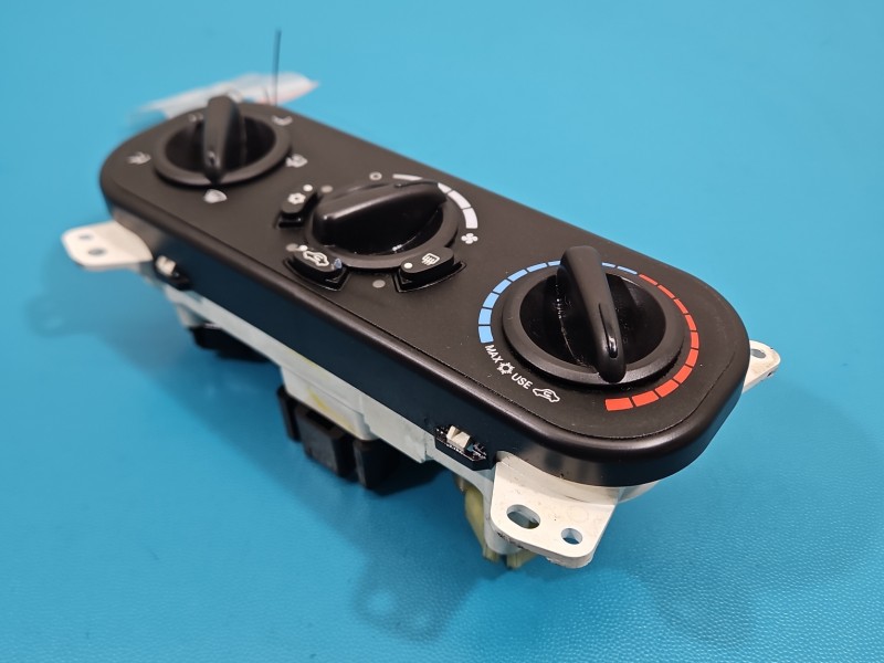 Konsola panel nawiewu Dodge Caliber P55111874AC