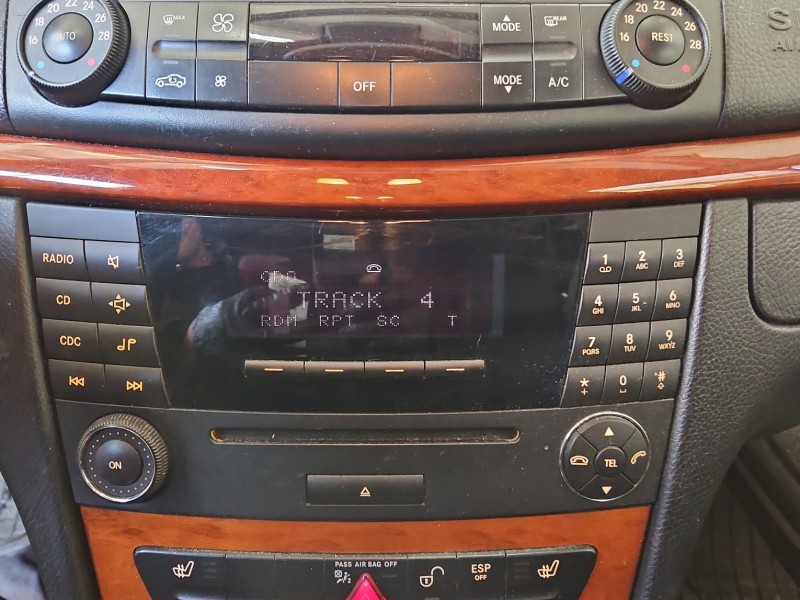 Radio fabryczne Mercedes W211 A2118702889 radioodtwarzacz