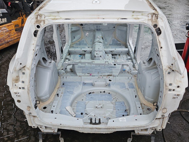 Pas tylny podłoga bagażnika Ford Escape III 12- wanna kombi ćwiartka