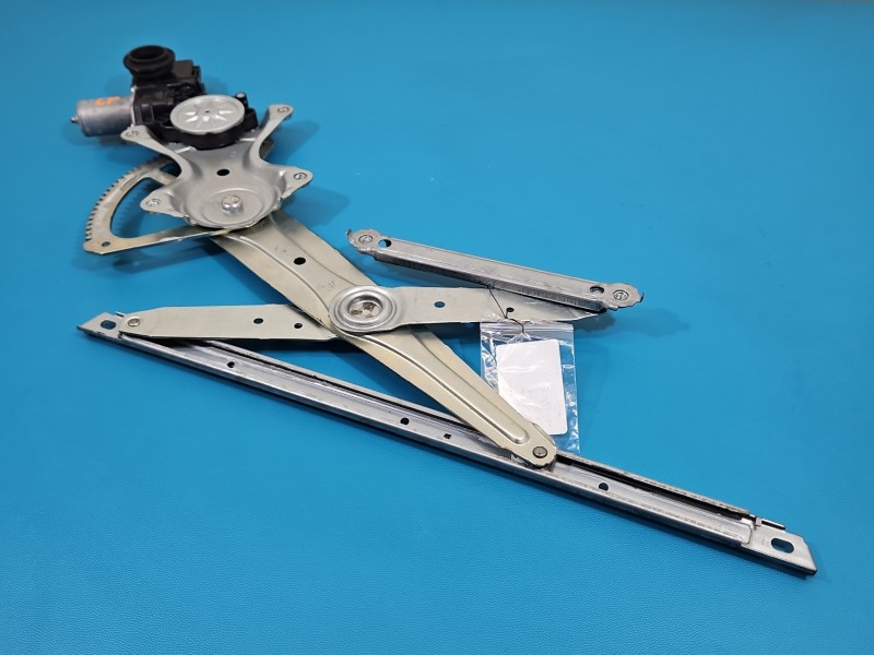 Podnośnik przód lewy LEXUS CT 10-22 85720-60331 5d HB