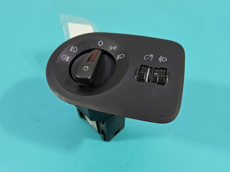 Przełącznik włącznik świateł Seat Ibiza IV 6J 6J1941531J