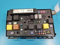 Skrzynka bezpieczników Opel Astra III H 13205783