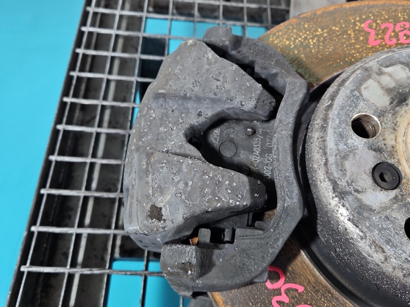 Zacisk przód prawy BMW G30 2.0d