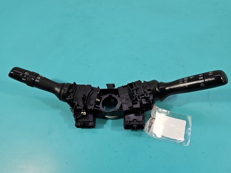 Przełącznik zespolony Toyota Yaris II 0D09017F143