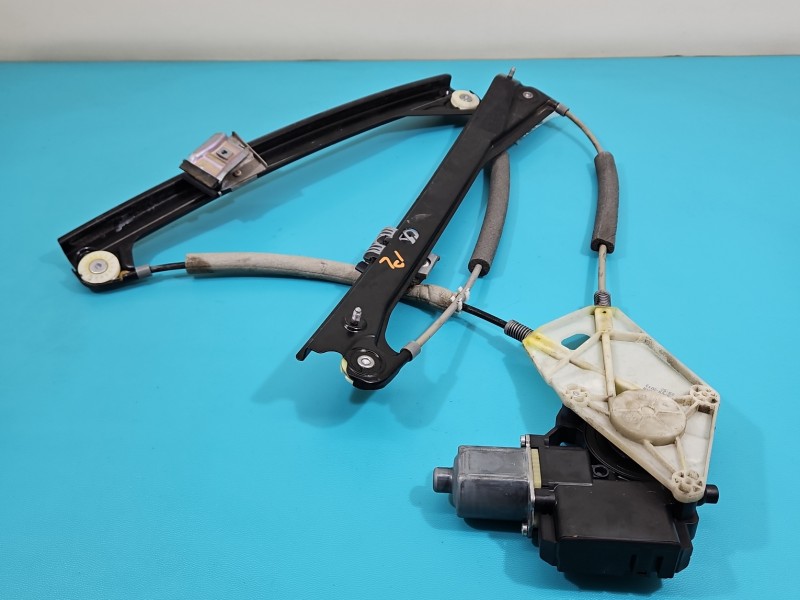 Podnośnik przód lewy Vw Polo V 6R 09- 6R0959801AT 5d HB