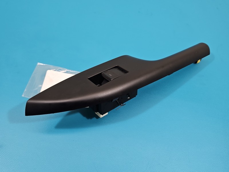 Przełącznik szyb LEXUS CT 10-22 Producent części: Lexus, prawy tył EU