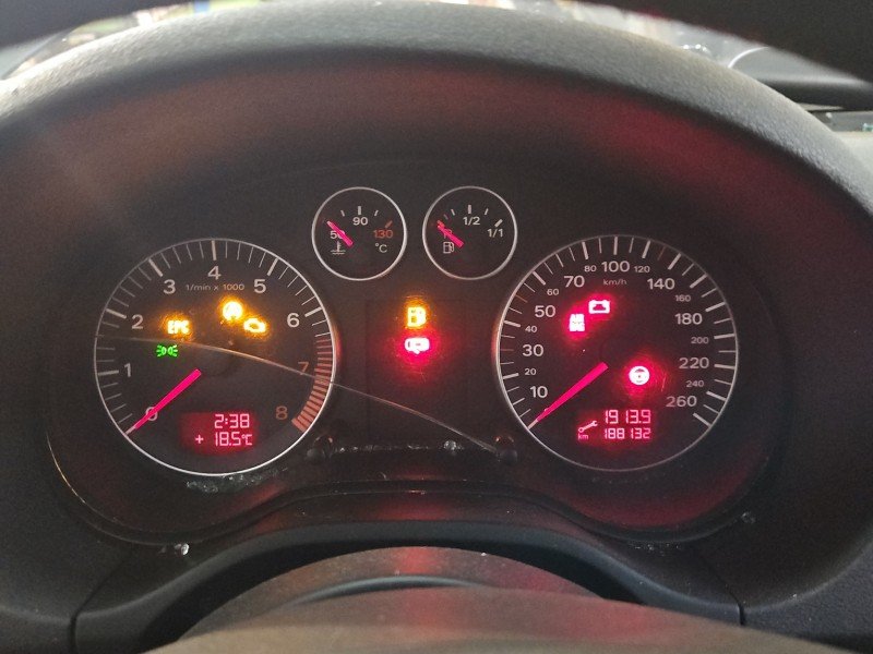 Licznik Audi A3 8P 8P0920900E 1.6 FSI EUROPA