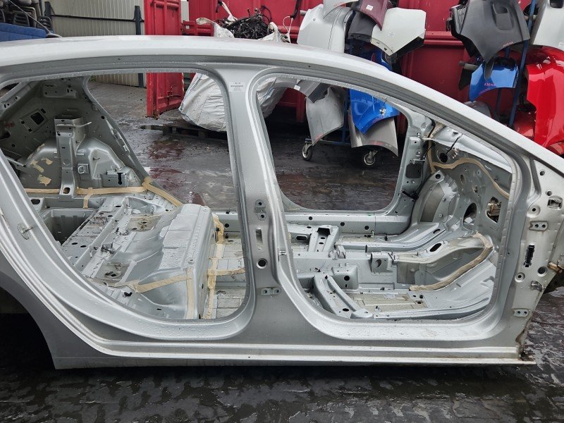 Próg prawy SŁUPEK ŚRODKOWY B Opel Astra V K HB 5d srebrny Z176 Próg prawy SŁUPEK ŚRODKOWY B Opel Astra V K HB 5d srebrny Z176