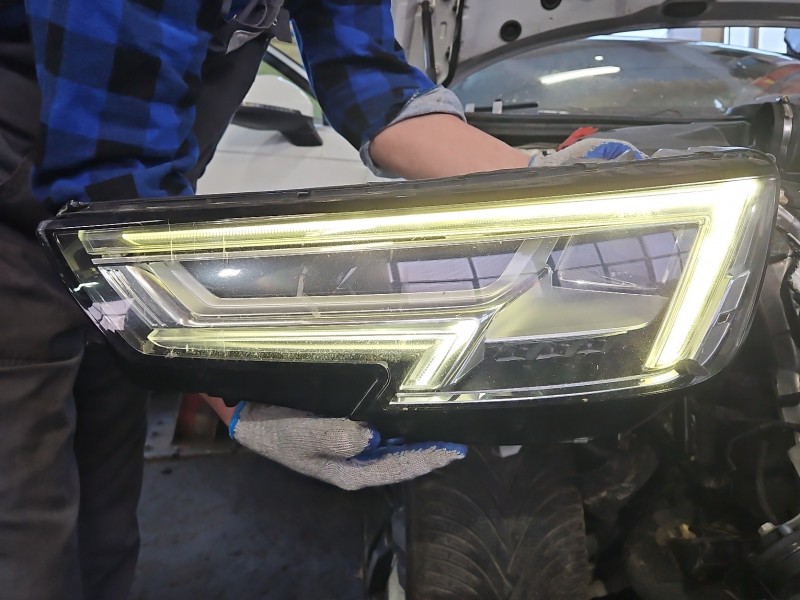 Reflektor lewy lampa przód Audi A4 B9 EUROPA