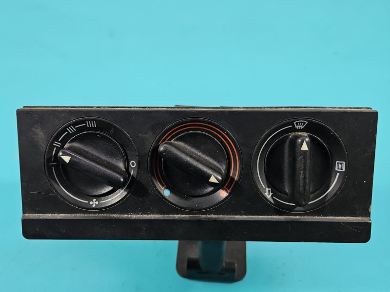 Konsola panel nawiewu Audi 80 B4