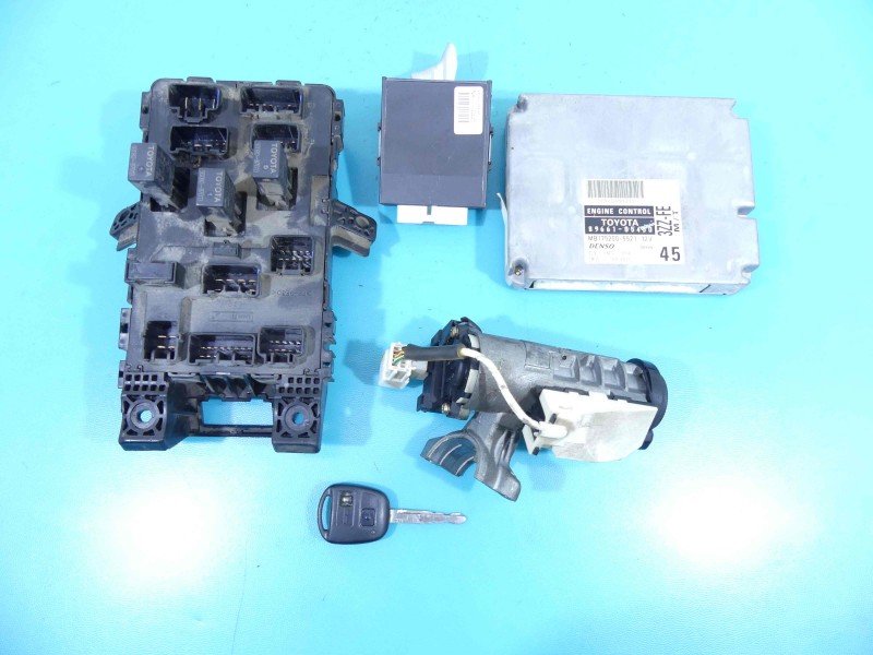 Komputer Toyota Avensis I T22 MB175200-5521, 89661-05450 1.6 vvti