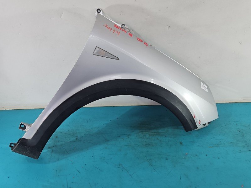 Błotnik przód prawy Renault Scenic II srebrny TED69