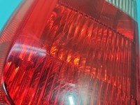 Lampa tył prawa Producent części: Volvo, 2 elementy, komplet, drobne rysy Volvo V70 II kombi EUROPA