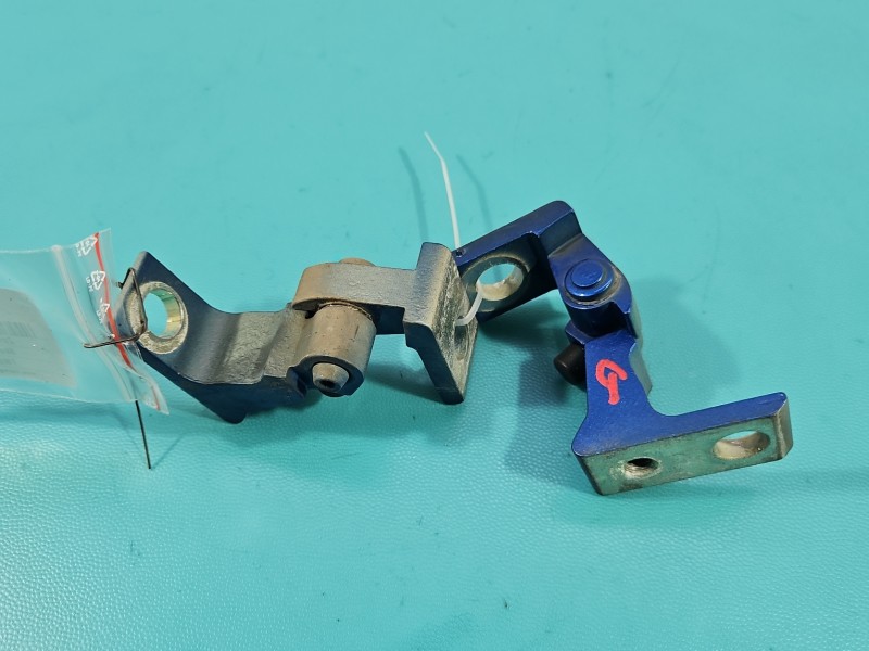 Zawias drzwi przód lewy Skoda Octavia III 7N0831401A