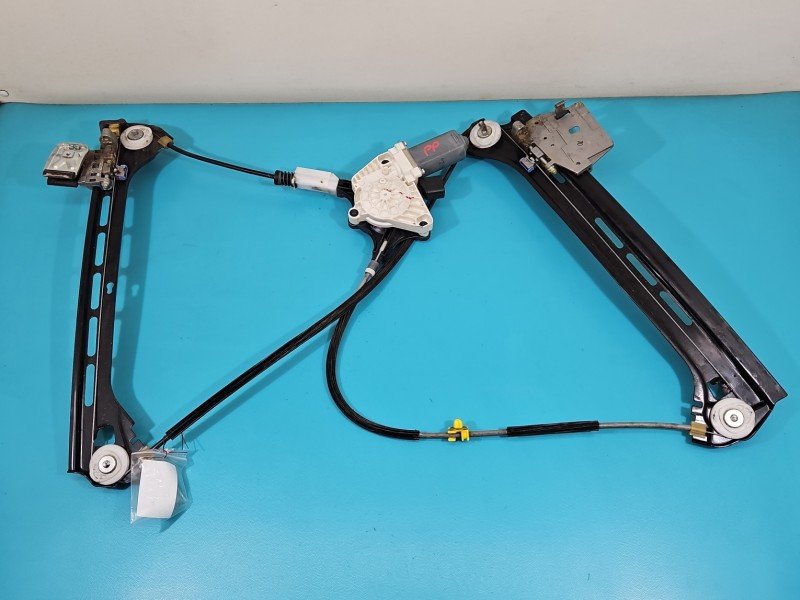 Podnośnik przód prawy Mercedes E C207 A207 A2077200246 2d Podnośnik przód prawy Mercedes E C207 A207 A2077200246 2d