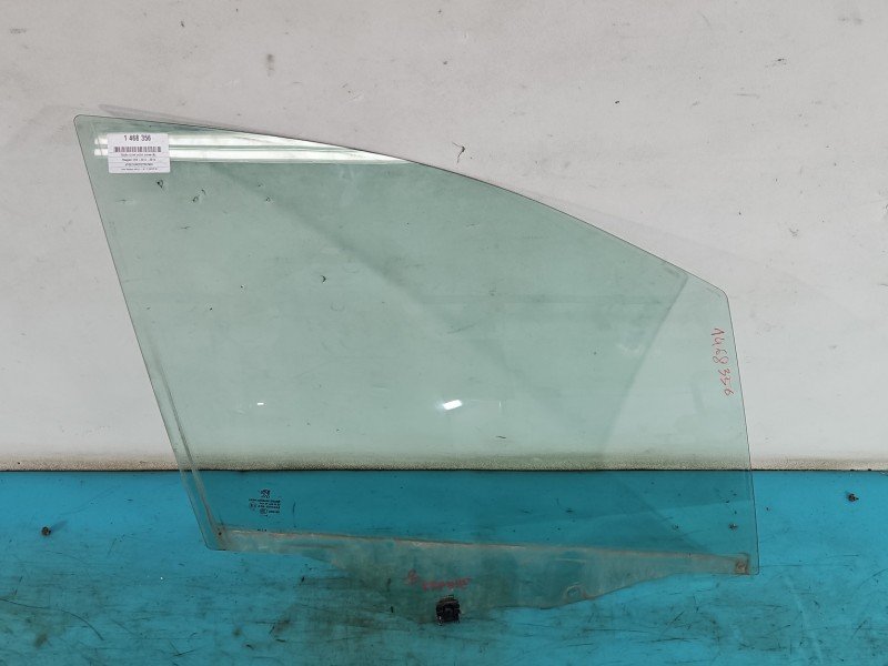 Szyba drzwi przód prawa Peugeot 208 I HB