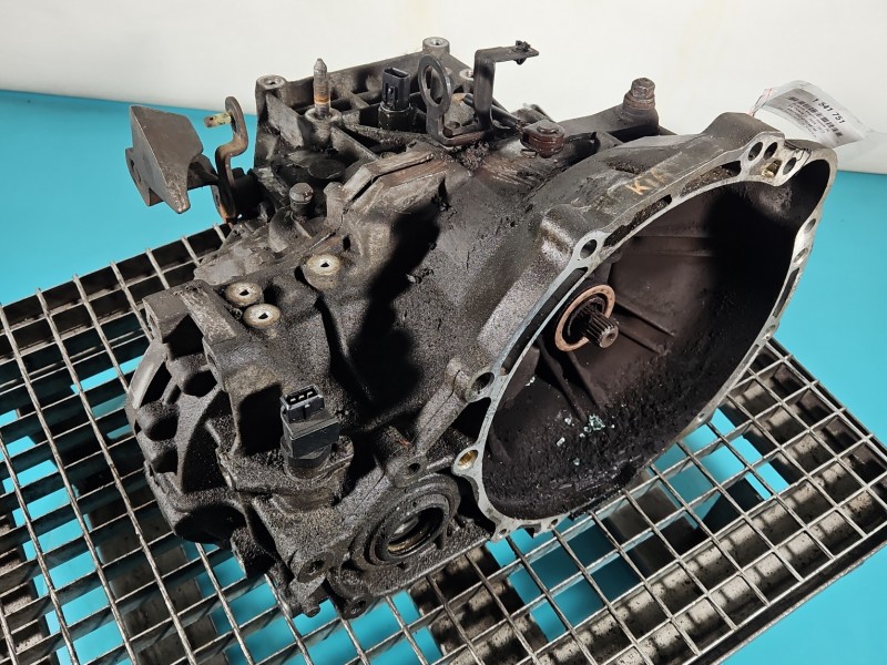 Skrzynia biegów Kia Carens III 06-13 2.0 16V