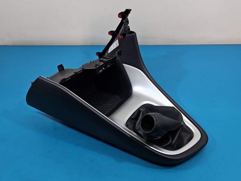 Osłona ZAŚLEPKA PLASTIK lewarka Toyota Yaris IV 58811-0D180