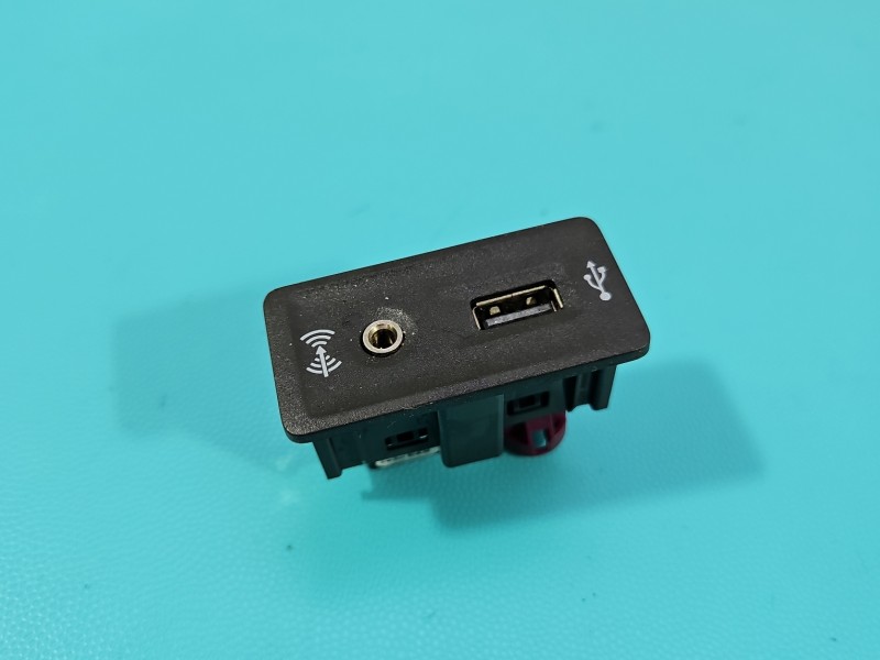 Gniazdo USB Vw Jetta VI 5G0035222F