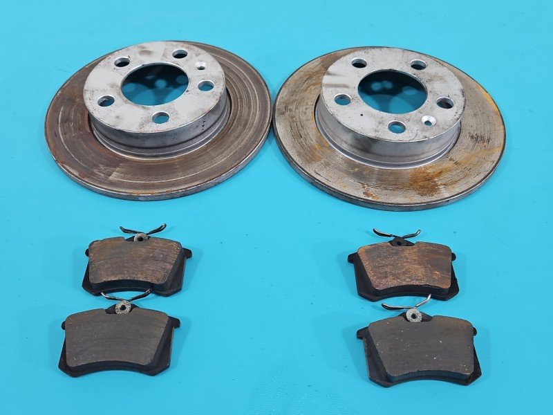 Tarcze hamulcowe tył klocki Seat Ibiza III 6L 1.4 tdi Tarcze hamulcowe tył klocki Seat Ibiza III 6L 1.4 tdi