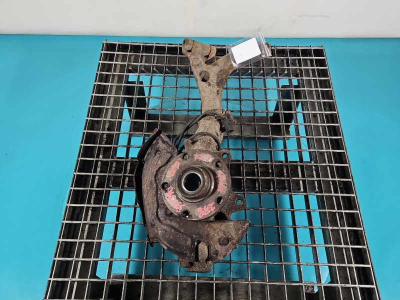 Zwrotnica lewa piasta przód 1.9 tdi Vw Passat B5