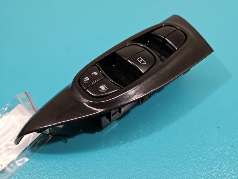 Przełącznik szyb Nissan Juke I F15 10-19 25401-1KA5E EU Przełącznik szyb Nissan Juke I F15 10-19 25401-1KA5E EU