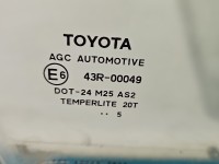 Szyba drzwi przód prawa pasażera Toyota Auris II 15-18 KOMBI kombi
