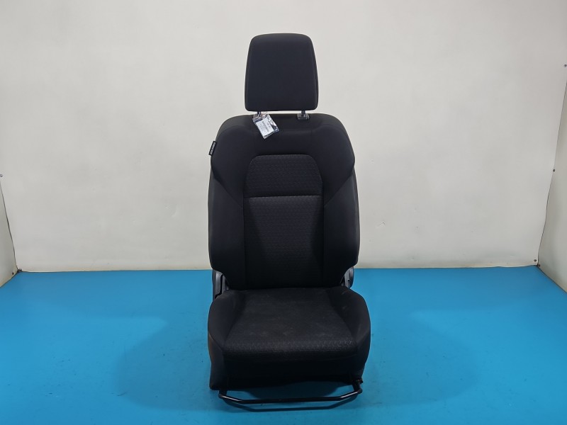 Fotel prawy przód pasażera Suzuki Swift Mk8 5d EUROPA