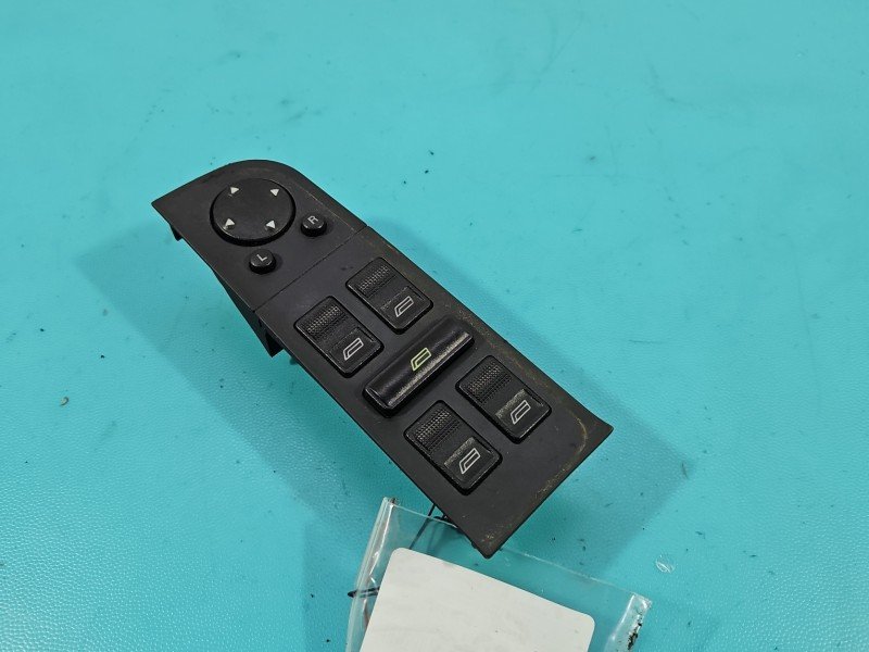 Przełącznik szyb Audi 80 B4 8A0959527 Producent części: Audi EU Przełącznik szyb Audi 80 B4 8A0959527 Producent części: Audi EU