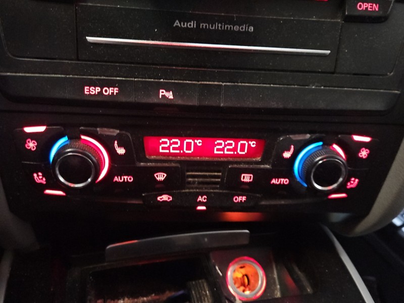 Konsola panel nawiewu AUDI A4 B8 8T1820043AK