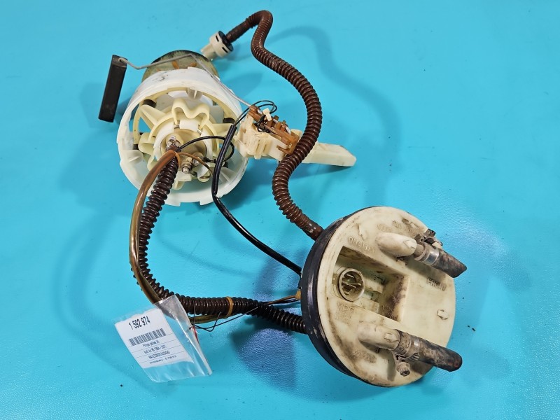 pompka Pompa paliwa Audi A4 B5 1.6 8V 8D0201319 Pęknięte mocowanie