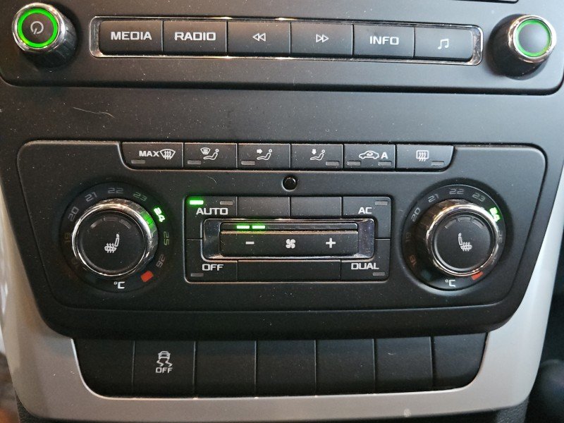 Konsola panel nawiewu Skoda Yeti 3T0907044BL Konsola panel nawiewu Skoda Yeti 3T0907044BL