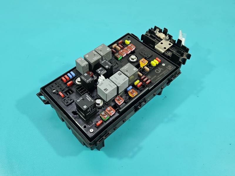 Skrzynka bezpieczników Opel Astra IV J 13302309, 1110008AA