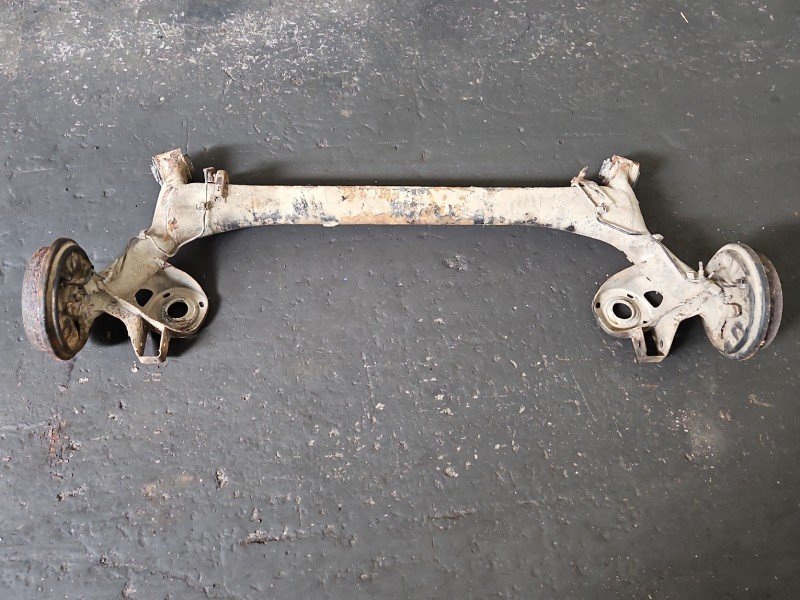 Tylna belka oś tył Vw Fox 1.2 6V wiel Tylna belka oś tył Vw Fox 1.2 6V wiel