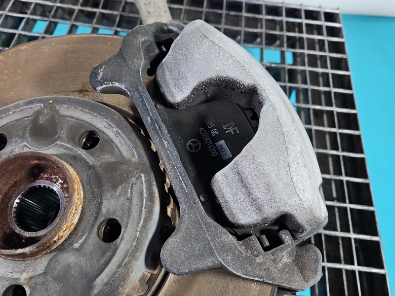 Zacisk przód lewy Mercedes W213 2.0 CDI