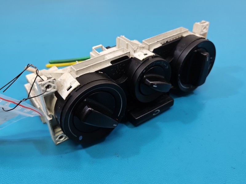 Konsola panel nawiewu Skoda Octavia I 1U0819045G