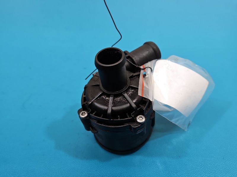 Pompka obiegu wody pompa Skoda Octavia IV 2.0 tdi 2Q0965567A, 0392023420