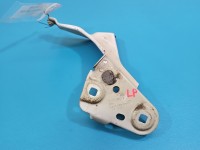 Mocowanie przód - lewa, Europejska, błotnika lewy przód / biały LS9R uchwyt 5E3821227 Skoda Octavia IV